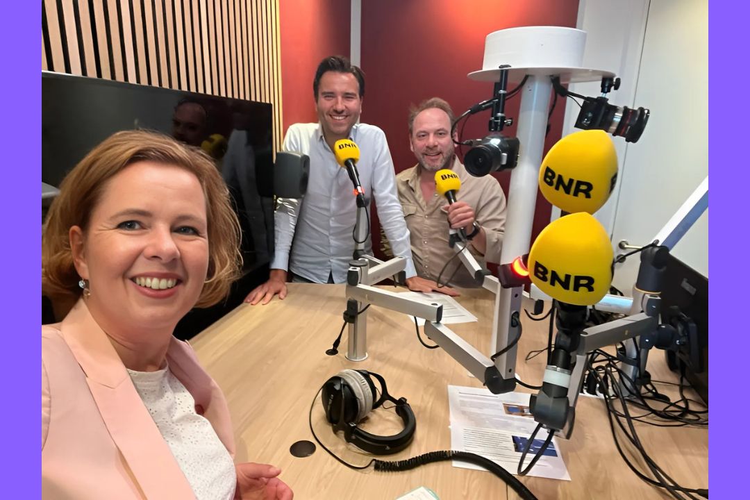 5000 laadpalen per jaar verplaatsen – dat is toch zonde van onze schaarse technici?